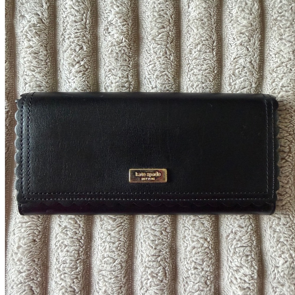 Kate Spade Black Scalloped Leather Continental Wallet Snap Closure Gold Logo